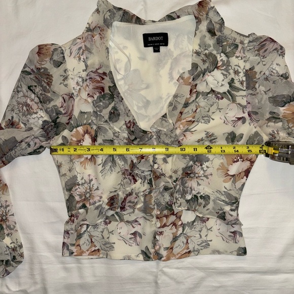 Bardot Long Sleeve Floral Top V-Neck - Picture 6 of 7